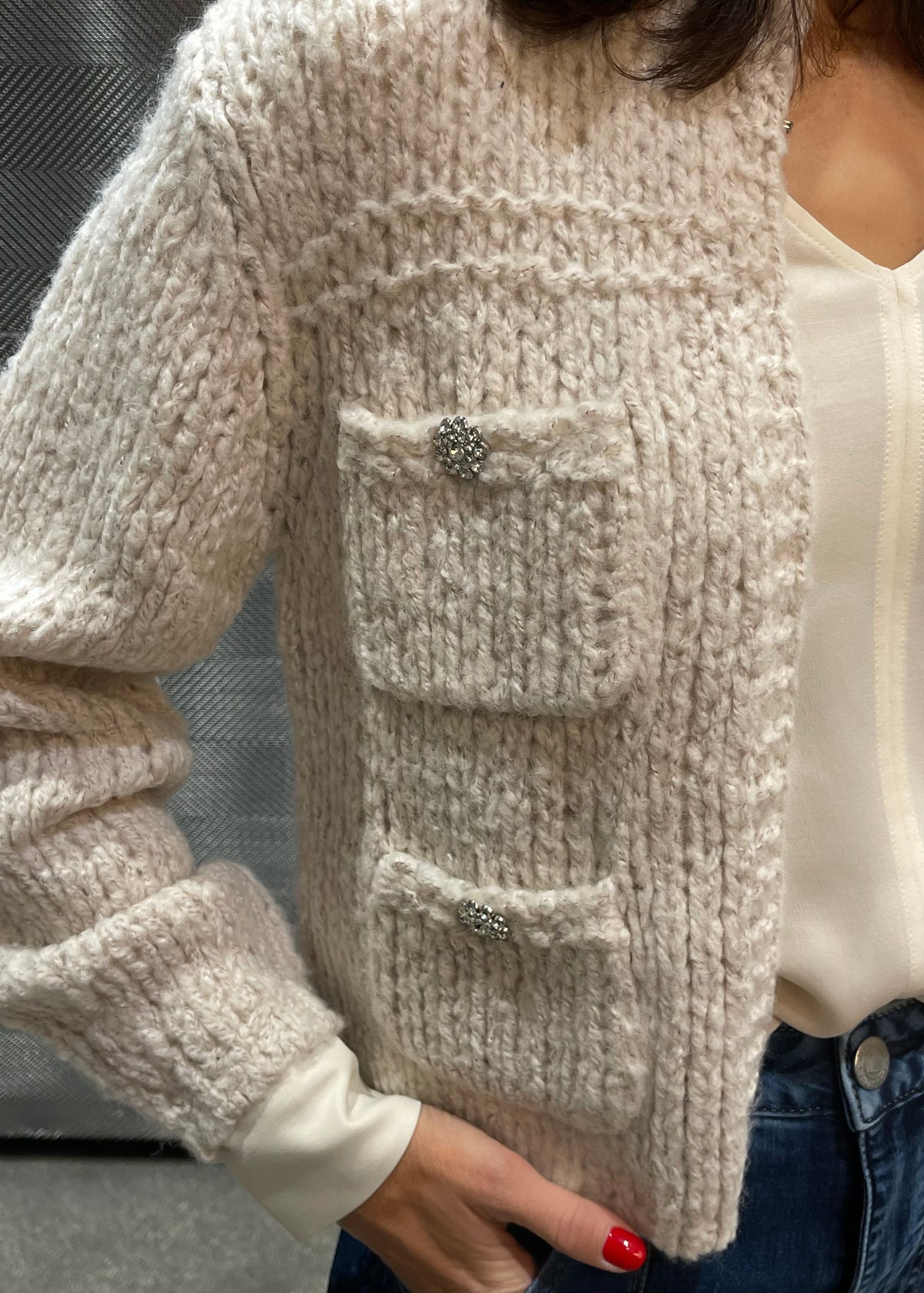 Strickjacke mit Schmuckknöpfen &#39;Créme&#39;