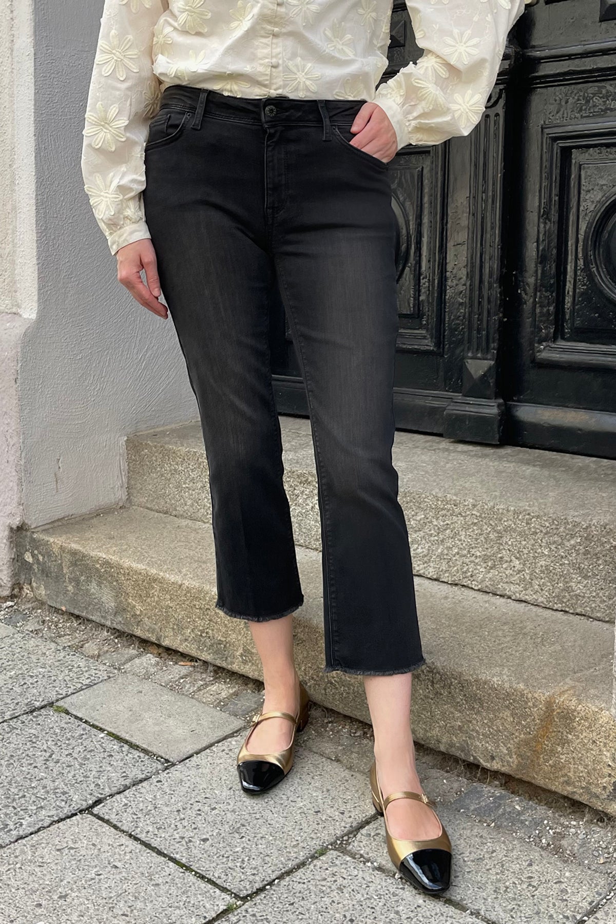 6/8 Cropped Jeans in Schwarz